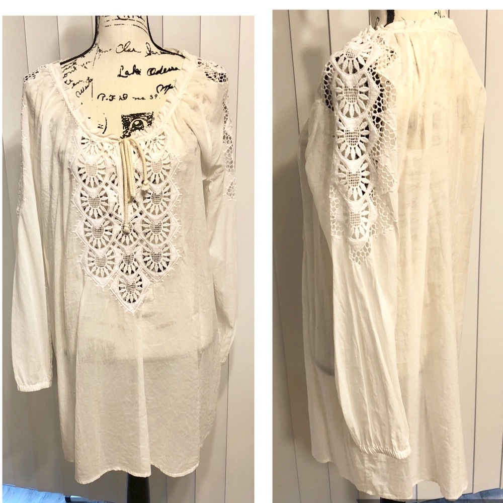 💞 J Crew Tunic White with embroidery detail